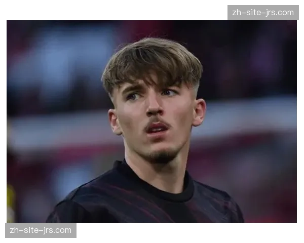 拜仁年轻前锋比朔夫打入处子球，20岁小将展现远射能力